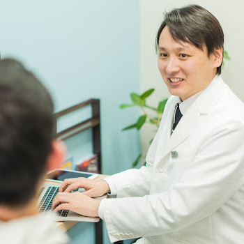 AHCメディカルサロン 梅田のAGA治療を受ける前の診察の様子