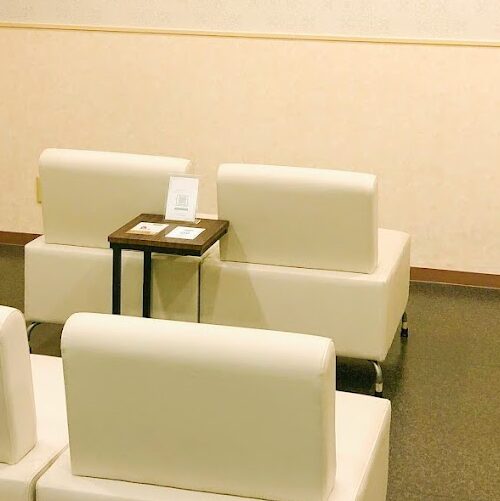 共立美容外科岡山院の待合スペース