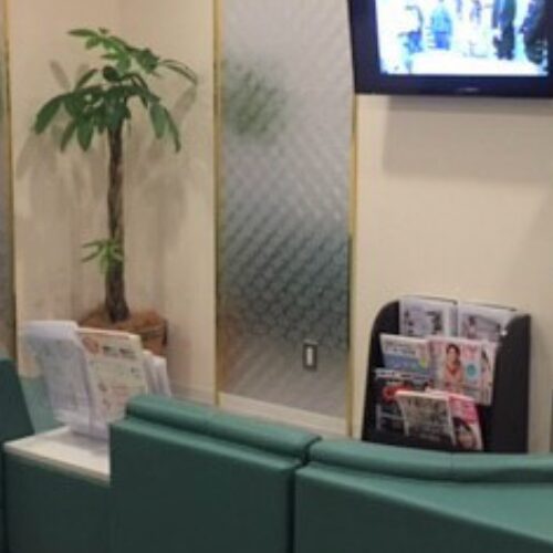 共立美容外科渋谷院の待合スペース
