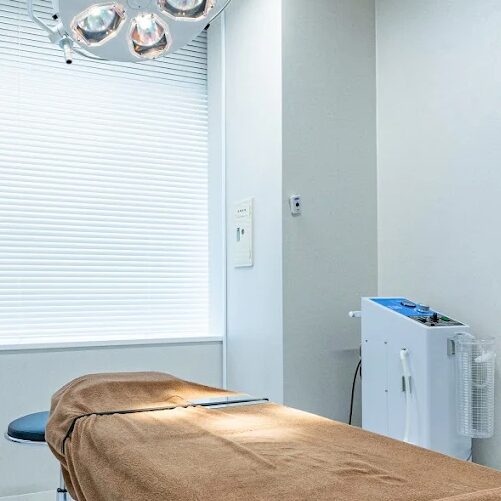 B-LINE CLINIC池袋院 クマ取りの施術室