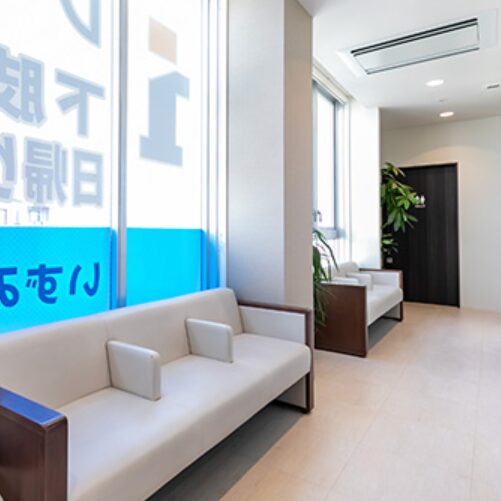 いずみ皮膚・形成外科クリニックの待合スペース