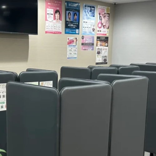湘南美容クリニック下関院の待合スペース